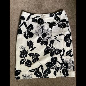 White House Black Market Skirt, Size 6